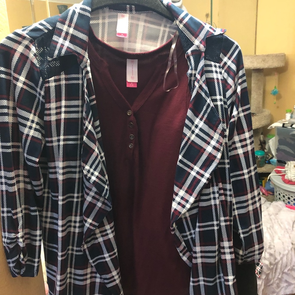 2 piece Lightweight Plaid over top and tank top Medium, By No Boundaries juniors